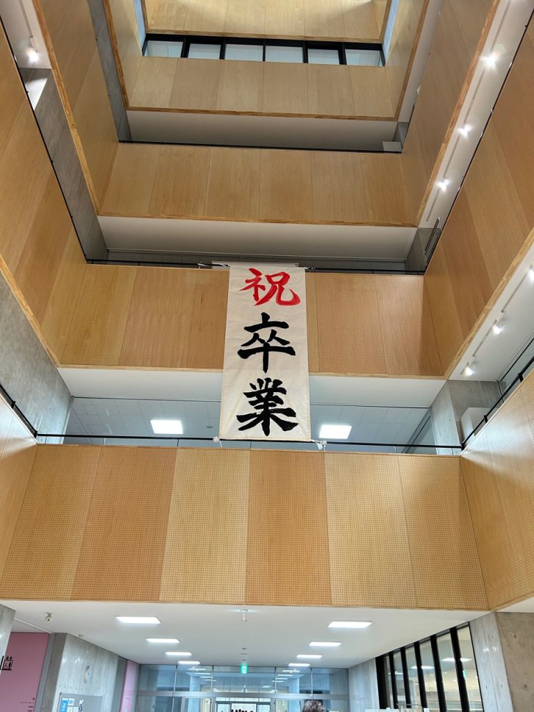 校舎棟吹き抜け